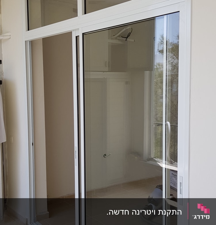Sliding aluminum door with glass panels